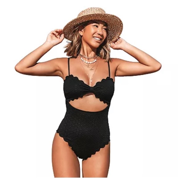 Women's CUPSHE Cutout Scallop Trim One-Piece Swimsuit - Picture 7 of 9